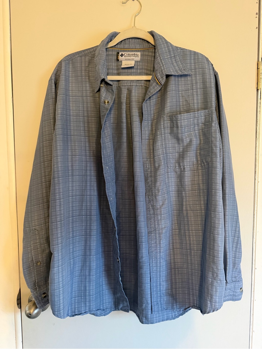 Columbia Men's Gray Button-Up Shirt with Yellow Trim